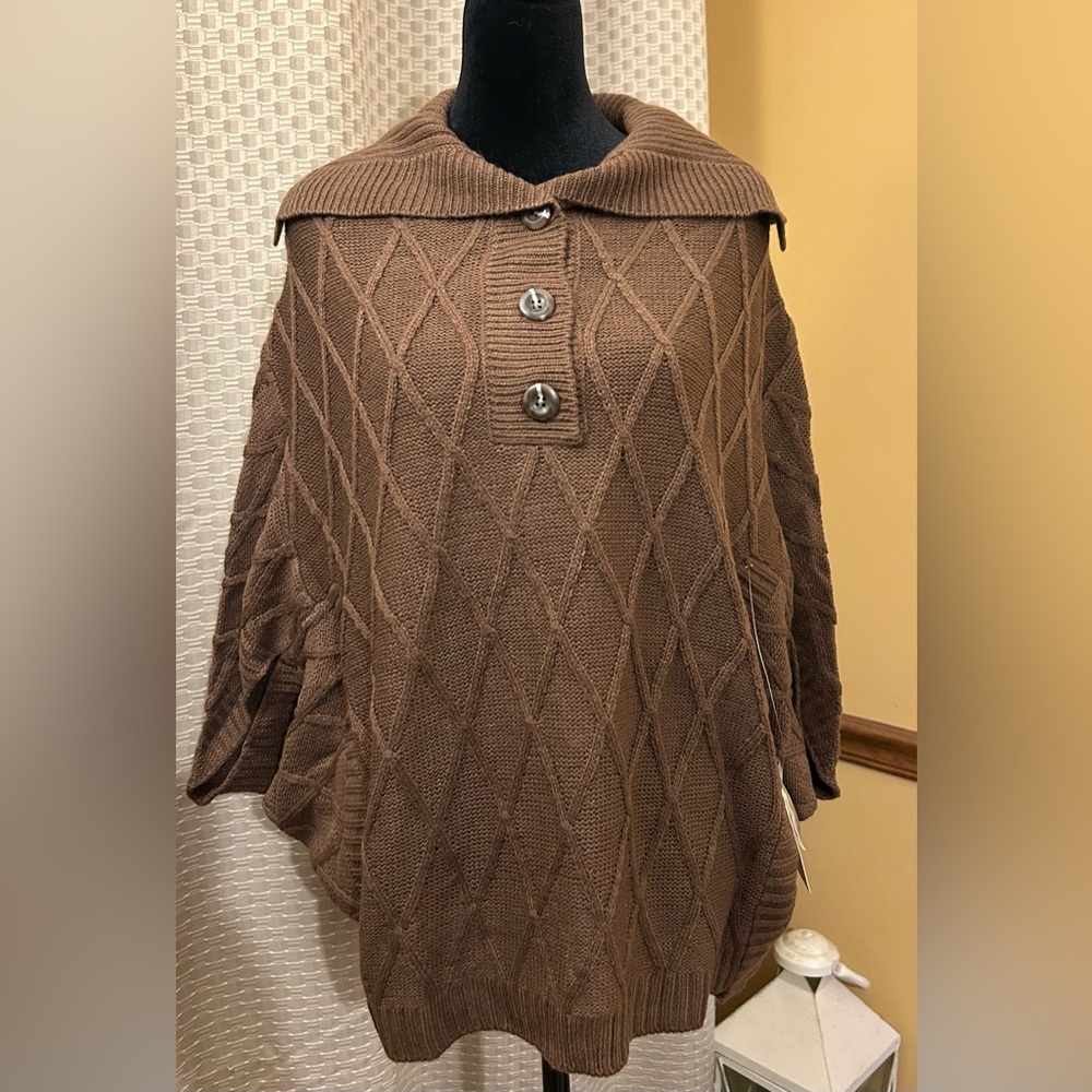 NWT. St John’s Bay Brown Cable Knit Women's Sweater/Poncho/Shawl